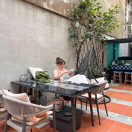 Local Backpacker Hostel Tainan Exteriör bild